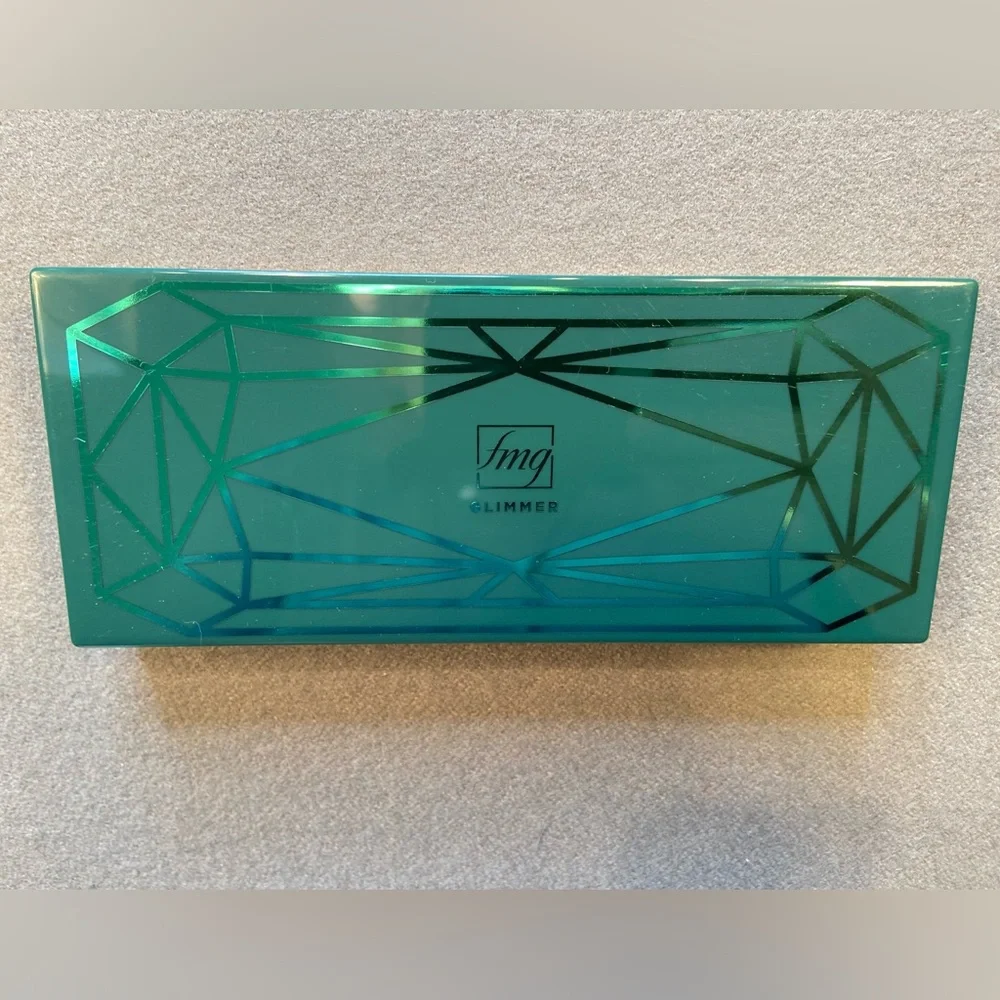 NWOT Avon Make up Palette fmg‎ Glimmer Bejeweled Mega Palette